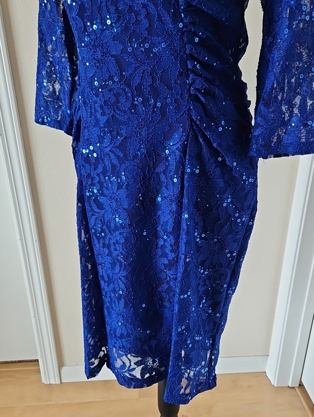 Size 8/10 Royal Blue 3/4 Sleeve Lace/Sequin Ruched Side Cocktail Dress by EVA - Picture 7 of 14